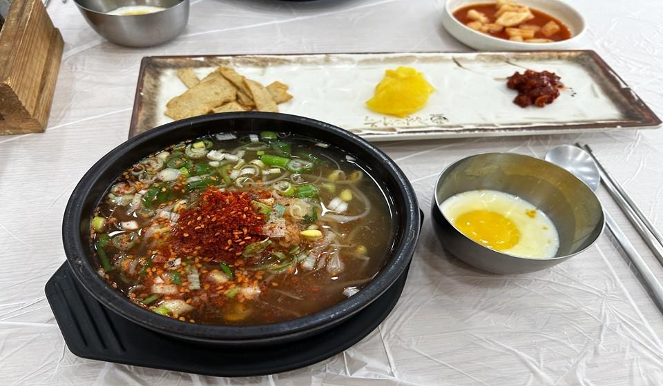충북 영동점 현대옥의 콩나물국밥과 수란