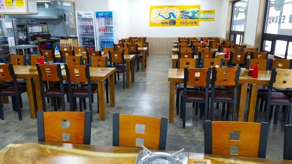신토불이맛집 내부