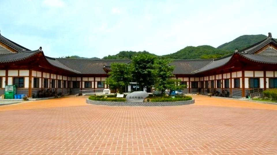 괴산한지체험박물관 외부