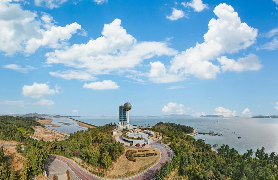 정남진 전망대와 주변 전경