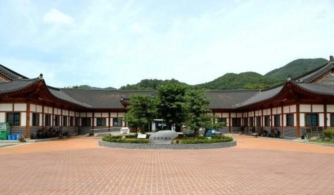 괴산한지체험박물관 건물 전경