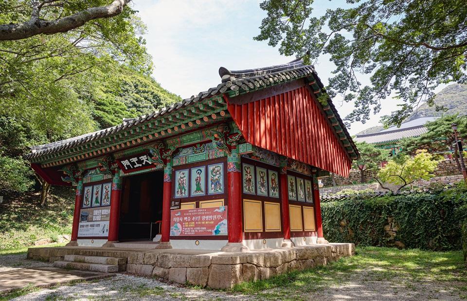 미황사 측면 사진