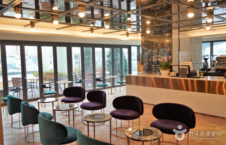라발스 호텔 카페2
