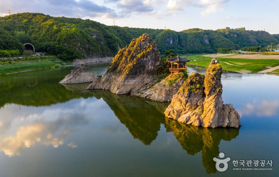 도담삼봉 전경2