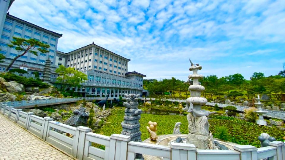 중원대학교박물관 외부 호수