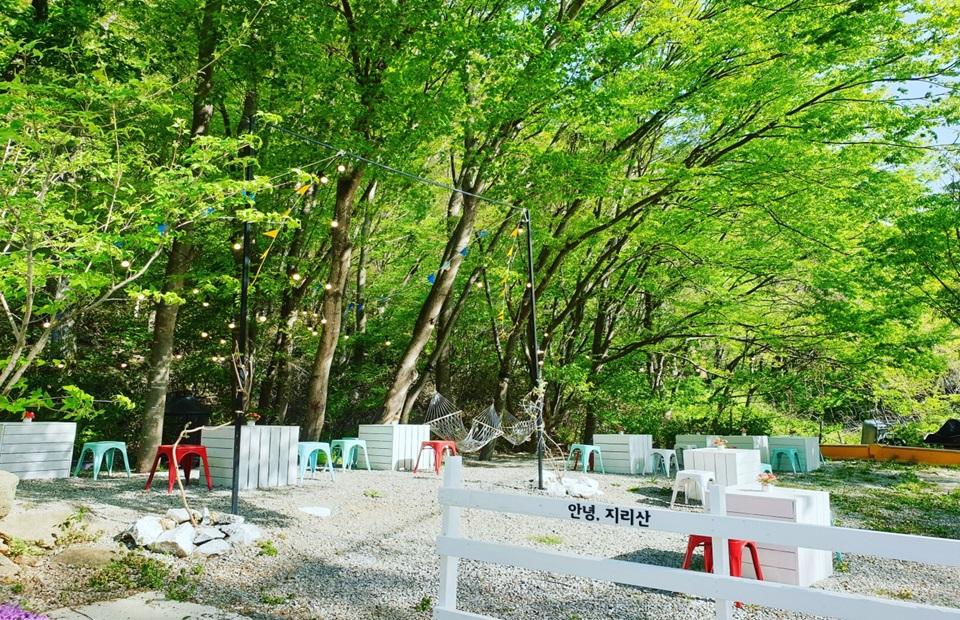 달달궁 카페 야외 숲