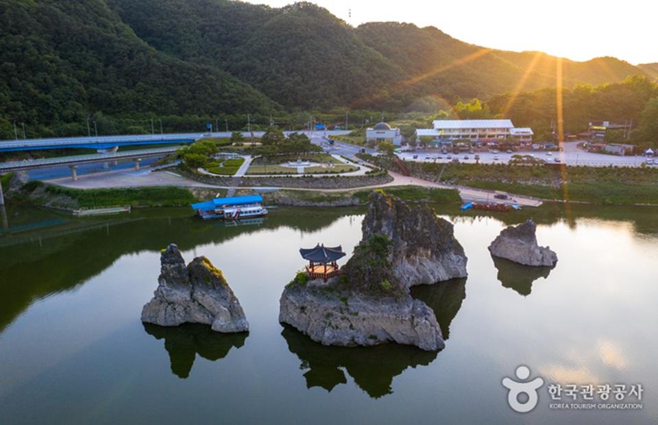 도담삼봉 전경