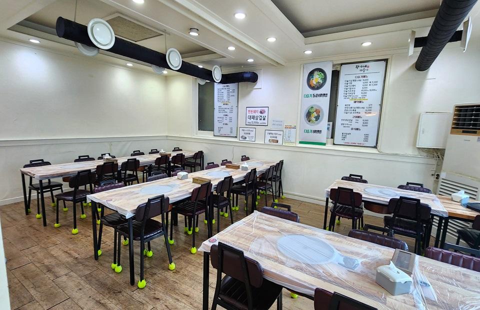 삼삼돈 내부 좌석