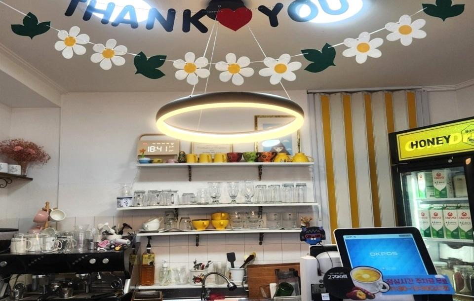 허니커피 내부